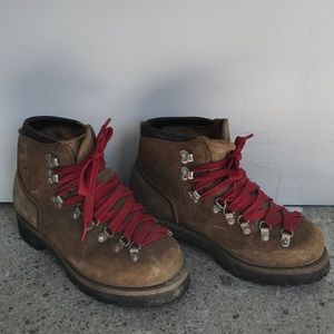 Suede vintage hiking boot